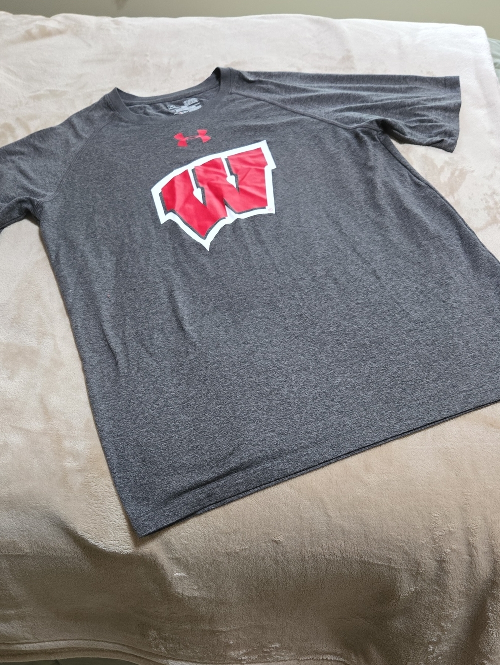 Under Armour Men's Short Sleeve Performance Tee - Gray with Red Wisconsin W Logo